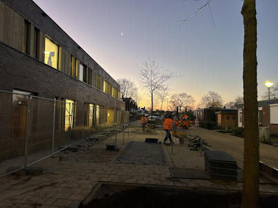 Sfeerimpressie werkzaamheden schoolplein Maasbree