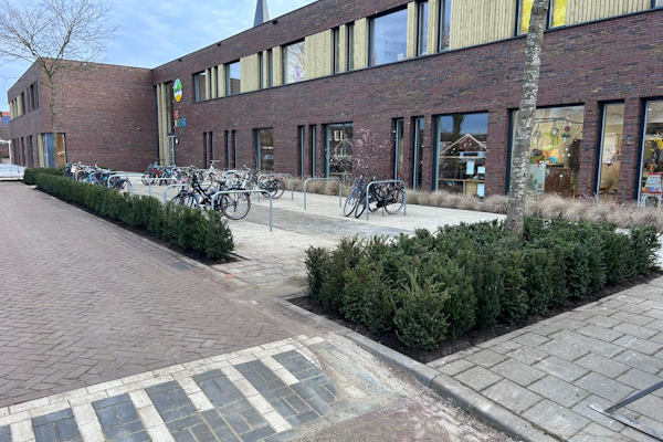 Sfeerimpressie werkzaamheden schoolplein Maasbree