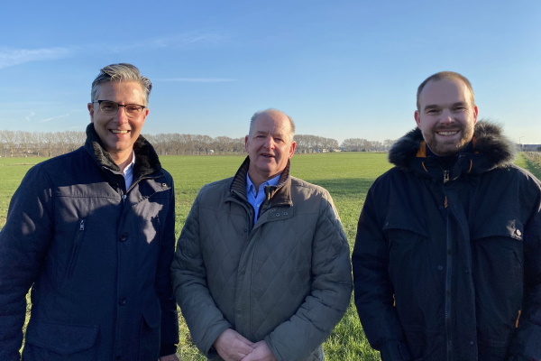 Van links naar rechts: wethouder Rob Wanten, Jan Kluthausen en Luuk van Dijk.