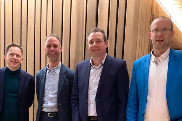 Van links naar rechts voorzitter Han Julicher, ambtelijk secretaris André van Beerendonk, Martijn Stas en Emiel Broere.