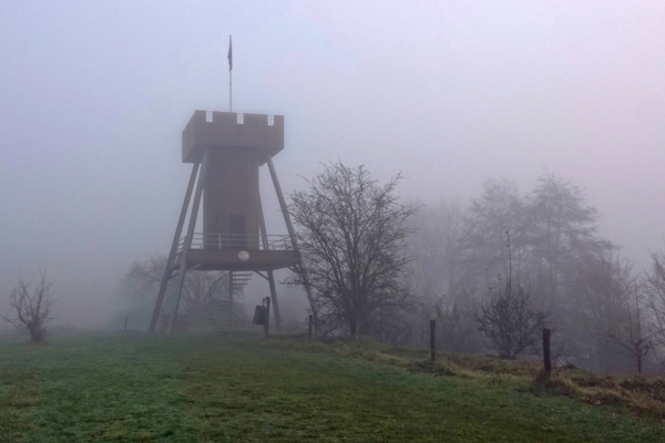Theo Zelen Maasbree: Uitkijktoren bij de Maas in Baarlo